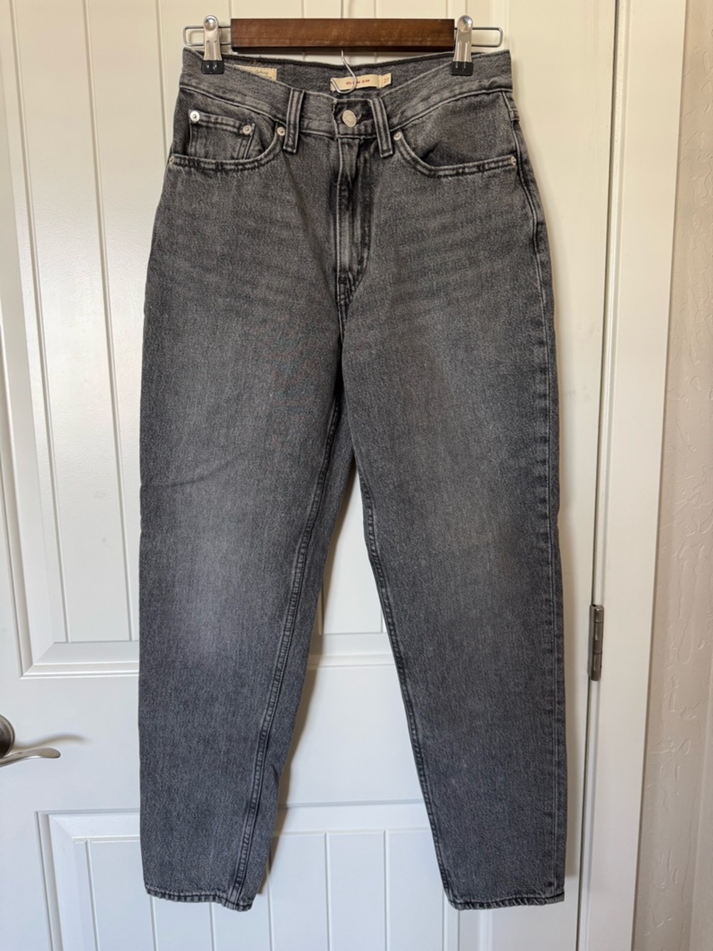 Levi’s 80s Mom Jean in Washed Grey, Size 27